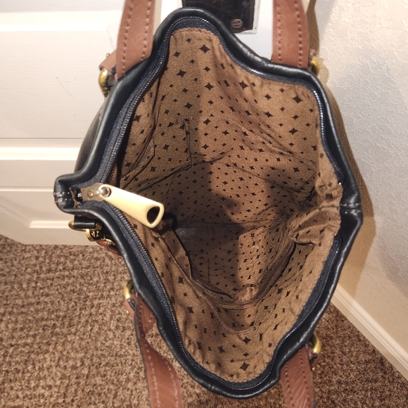 Fossil Explorer Black Leather Purse - Picture 9 of 10